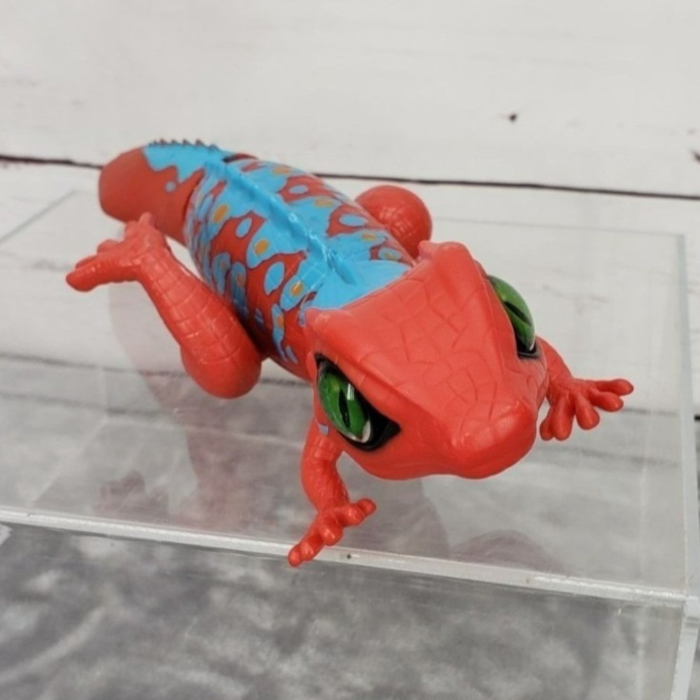 Zuru Robo Alive Lurking Lizard Red Blue Robotic Toy Realistic Movement 7109
